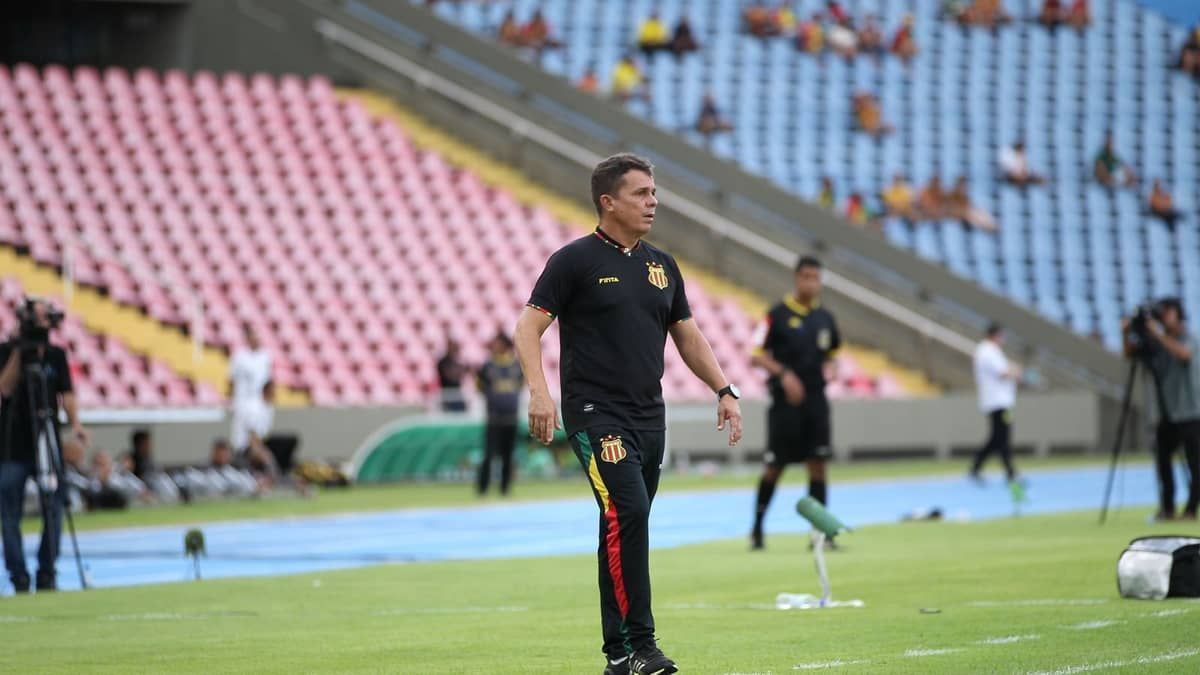 Sampaio Corrêa comunica a saída do técnico Evaristo Piza