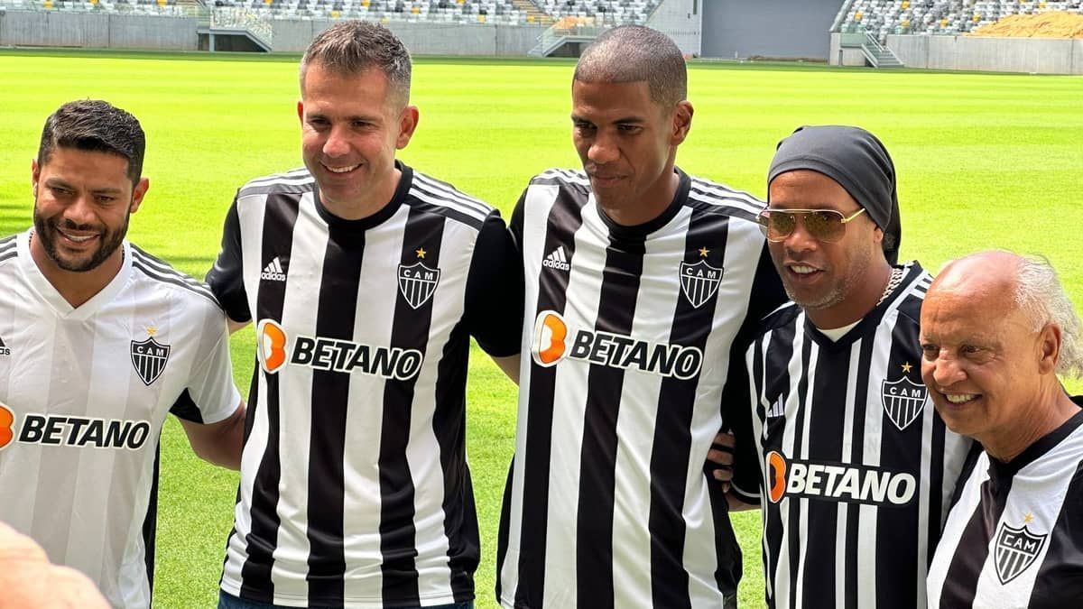 Evento na Arena MRV reúne Ronaldinho, Hulk, Reinaldo e heróis do Atlético