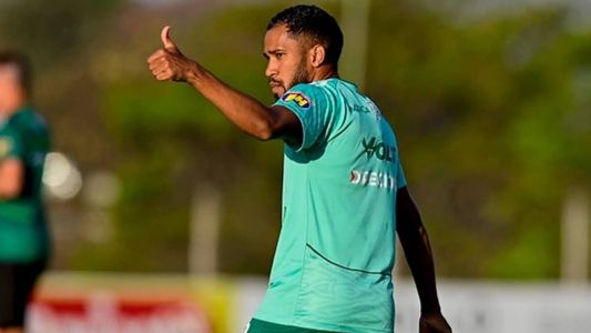 Everaldo foi um dos destaques do América na última temporada