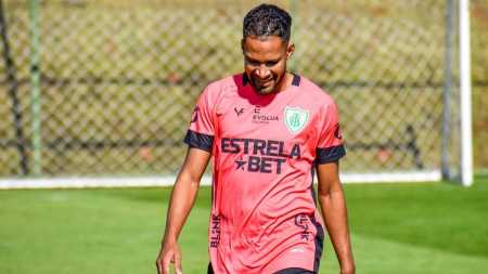 Everaldo reconheceu que não vem jogando como esperado no América