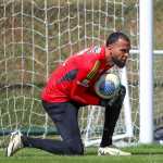 Titular do Atlético volta a treinar com bola e deve ser reforço em clássico pelo Brasileiro
