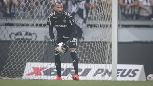 Everson chegou a dez cobranças defendidas no Atlético