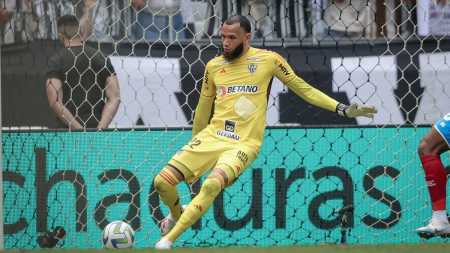 Everson chegou à seleção brasileira defendendo a camisa do Atlético