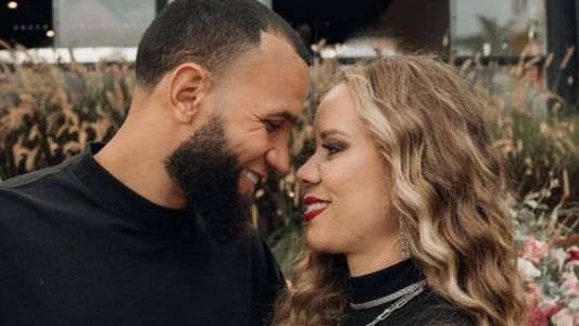 Everson, do Atlético, com a esposa Rafaela Vieira