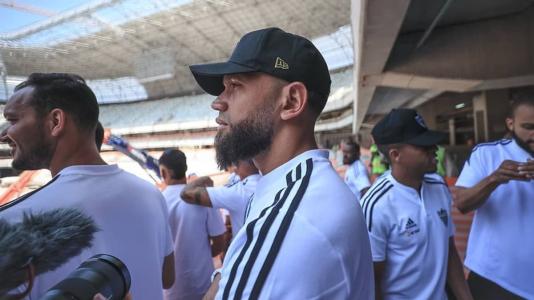 Everson durante visita do elenco na Arena MRV