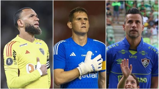 Everson (esq), Cabral (central) e Fábio (dir)