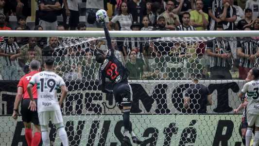 Everson evitou derrota mais elástica para o Coritiba, neste domingo (8)