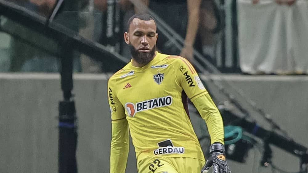 Após vitória, Everson diz que Atlético ainda está na luta pelo título do Brasileiro