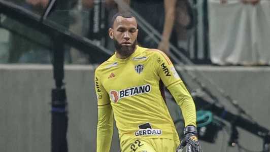Everson, goleiro do Atlético, em jogo contra o Fortaleza