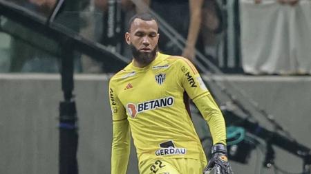 Everson, goleiro do Atlético, em jogo contra o Fortaleza