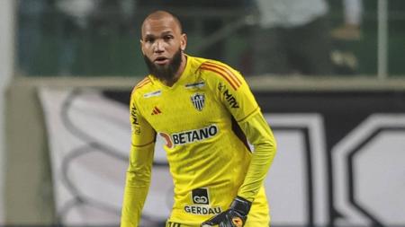 Everson, goleiro do Atlético, em jogo contra o Flamengo