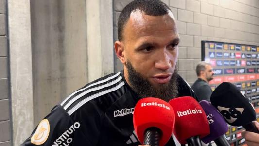 Everson lamentou bastante a derrota do Atlético para o lanterna Coritiba
