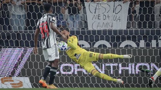 Everson teve boa atuação e ajudou Atlético a empatar com o Corinthians