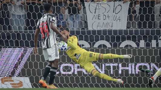 Everson teve boa atuação e ajudou Atlético a empatar com o Corinthians