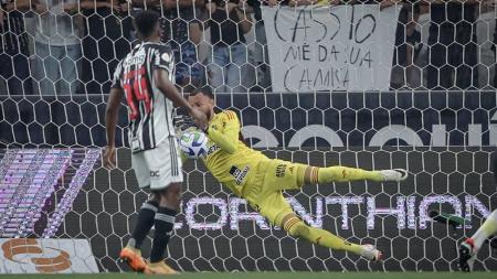 Everson teve boa atuação e ajudou Atlético a empatar com o Corinthians