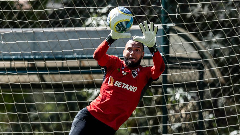 Após fratura, Everson treina normalmente e se aproxima de retorno no Atlético