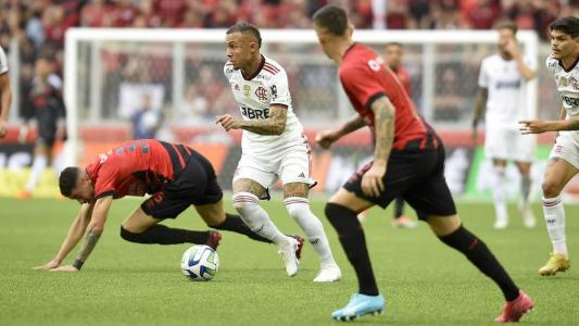 Everton Cebolinha durante a partida entre Flamengo e Athletico