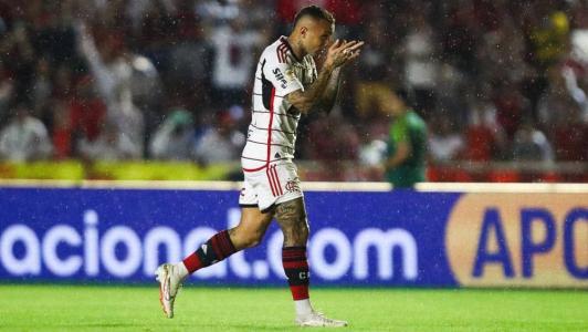 Everton Cebolinha em ação na partida contra Flamengo e América