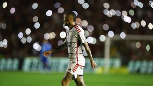 Everton Cebolinha em ação pelo Flamengo, no último domingo (26), contra o América