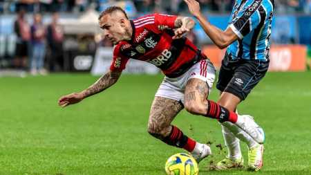 Everton Cebolinha foi um dos jogadores acionados por Sampaoli no segundo tempo