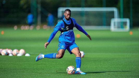 Everton em treinamento