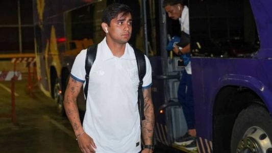 Everton Felipe, meio-campista de 26 anos