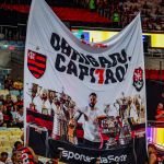 Torcida do Flamengo homenageia Everton Ribeiro antes do jogo com o Bahia