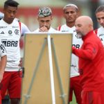 Meia do Flamengo se recupera e fica à disposição contra o Olimpia