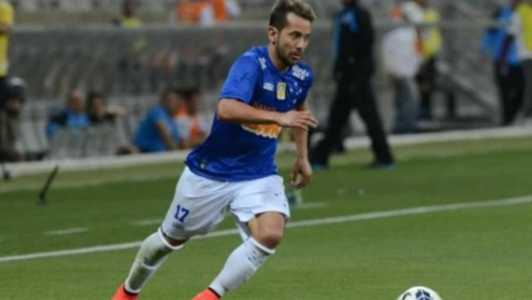 Everton Ribeiro foi bicampeão brasileiro pelo Cruzeiro em 2013 e 2014