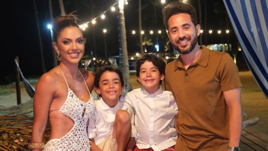 Everton Ribeiro celebra o Ano-Novo ao lado dos filhos e esposa