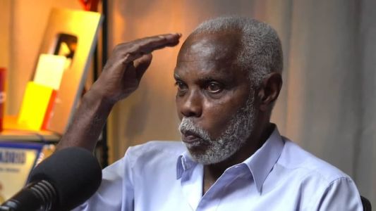 Ex-atacante Claudio Adão em entrevista