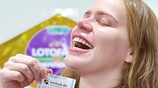 Ex-BBB exibe bilhete premiado nas redes sociais