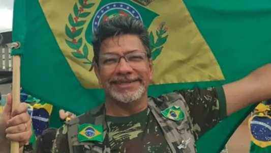 Ex-candidato e jornalista mineiro Adrian Paz