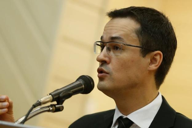 ‘O amigo do Moraes suspendeu minha campanha, mas meu nome estará na urna’, diz Dallagnol