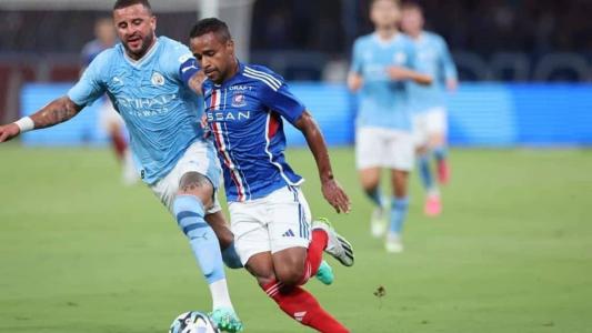 Ex-Cruzeiro, Élber ganhou na velocidade em jogada contra Kyle Walker, do City