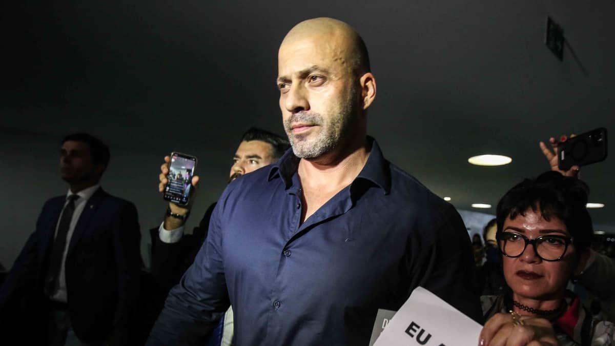 Ex-deputado Daniel Silveira é indiciado por quebrar tornozeleira eletrônica