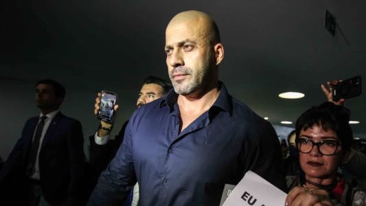 Ex-deputado Daniel Silveira é indiciado por quebrar tornozeleira eletrônica.