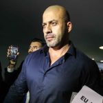 Moraes autoriza cirurgia no joelho de Daniel Silveira após parecer da PGR
