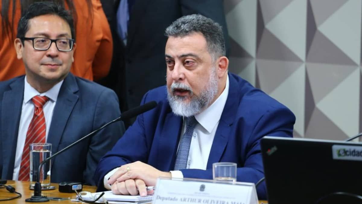 Ex-diretor da Abin relata conversas com ex-chefe do GSI no dia das invasões aos Três Poderes