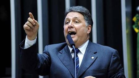 Ex-governador do RJ, Garotinho, é acusado de receber propina em contrato de construção de casas populares
