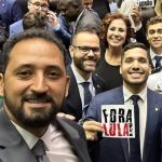 Ex-jogador Maurício do Vôlei toma posse como deputado federal em Brasília