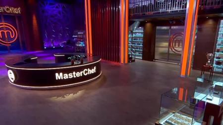 Ex-jogador do Barcelona venceu o MasterChef espanhol