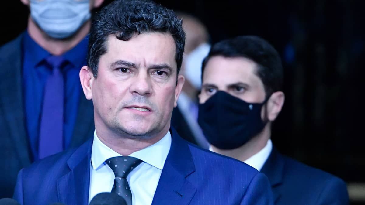 Antes de se aposentar, Lewandowski determina que acusações contra Moro e Deltan fiquem no STF