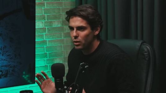 Ex-meia Kaká durante entrevista ao podcast JesusCopy