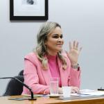 Daniela Carneiro afirma sair do Turismo 'de cabeça erguida', alfineta orçamento e garante apoio a Lula na Câmara