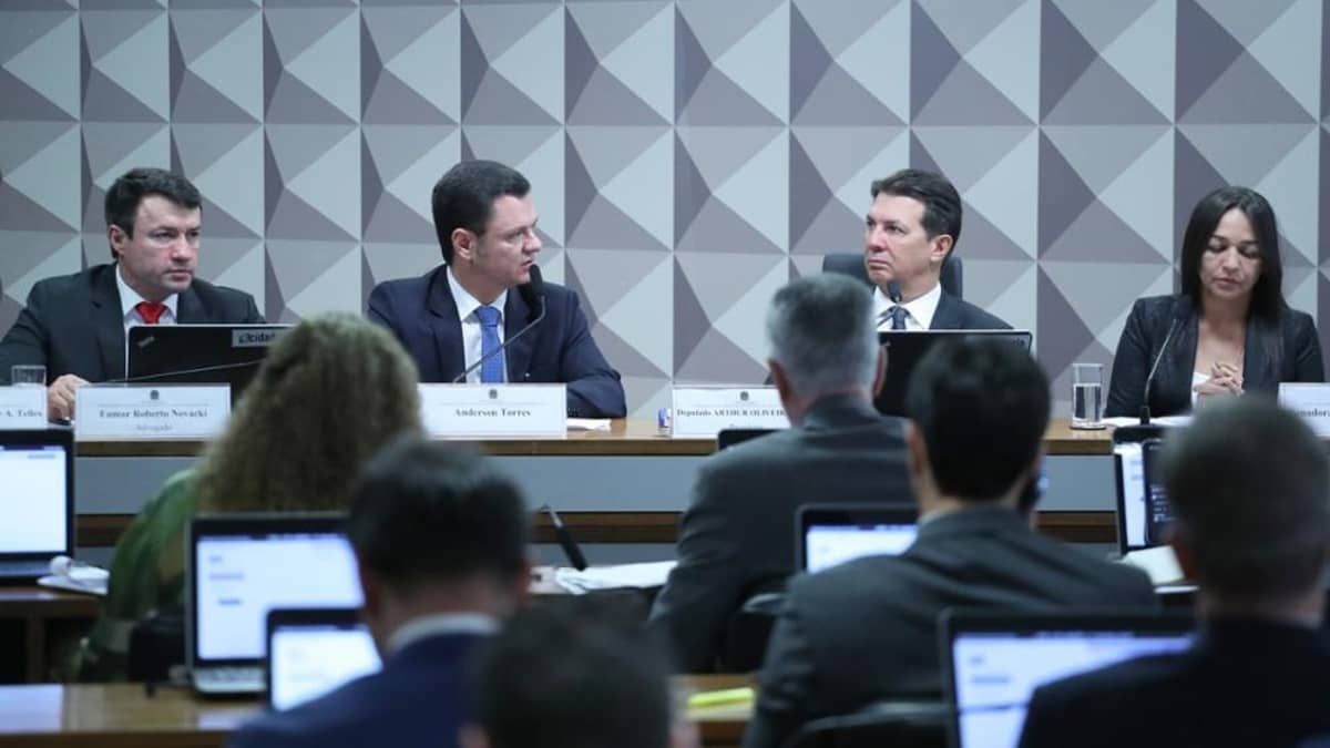 Ex-ministro diz na CPMI que não recebeu informações de inteligência sobre atos de 8 de janeiro