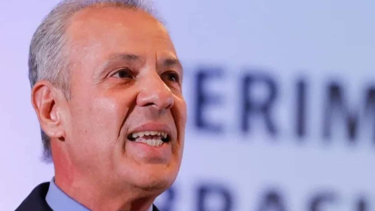 Em depoimento à PF, ex-ministro muda versão e diz que joias foram presentes para Estado brasileiro