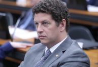 Ex-ministro do Meio Ambiente, Ricardo Salles vira réu por exportação ilegal de madeira