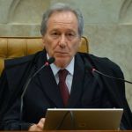 Lewandowski recebe carteira da OAB um dia após se aposentar do STF