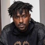 Ex-astro da NFL é preso por não pagar pensão nos EUA